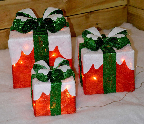 Set of 3 LED Lit Christmas Parcels Red / Green with snow effect Gift Decoration