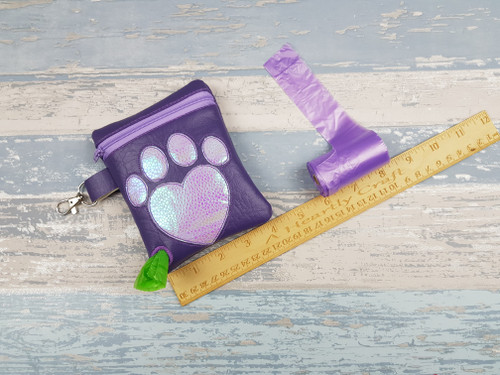 Lilac Dog Paw Heart Poo Bag Holder

This zipped dog pouch has an applique paw print in the shape of a heart on the front and comes with a hole stitched so that when you insert your poo bags you are able to pull out one at a time.

I have made with bag with a clip so that you can attach it to the dog lead, your belt or bag.

These bags measure 4.3x5 inches (12x14cm)