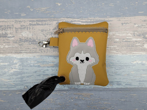 Husky Bag Holder

This zipped dog pouch has an applique Husky dog on the front and comes with a hole stitched so that when you insert your poo bags you are able to pull out one at a time.

Made from a mustard leather and lined with olifun fabric. I have made with bag with a clip so that you can attach it to the dog lead, your belt or bag.

These bags measure 4.3x5 inches (12x14cm)

Other dog designs can be found here: 

For Pet's - A Heartly Craft