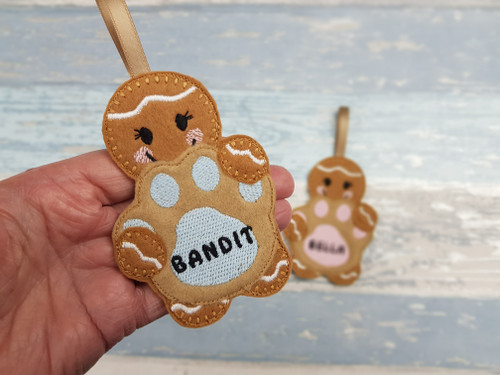 Personalised Gingerbread Holding an Animal Paw Print Decoration

Made from layers of felt and embroidered stitching for all the detail.

My cute little gingerbread is holding an Animal Paw Print.

Choose from Baby Pink or Baby Blue Paw Detail.

These measure just over 4 inches tall and I have added a brown ribbon so that they can also be hung up.

More gingerbread items can be found here: Gingerbread of all types - A Heartly Craft