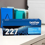 Brother Genuine TN227C, cartucho de tóner de alto rendimiento, tóner cian de repuesto, rendimiento de hasta 2.300 páginas, TN227, cartucho de reposición Amazon Dash 15,3 x 4,1 x 6,1 pulgadas