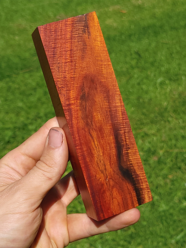 Curly Siam Rosewood 21B (1.82 x 1.13 x 5.86)