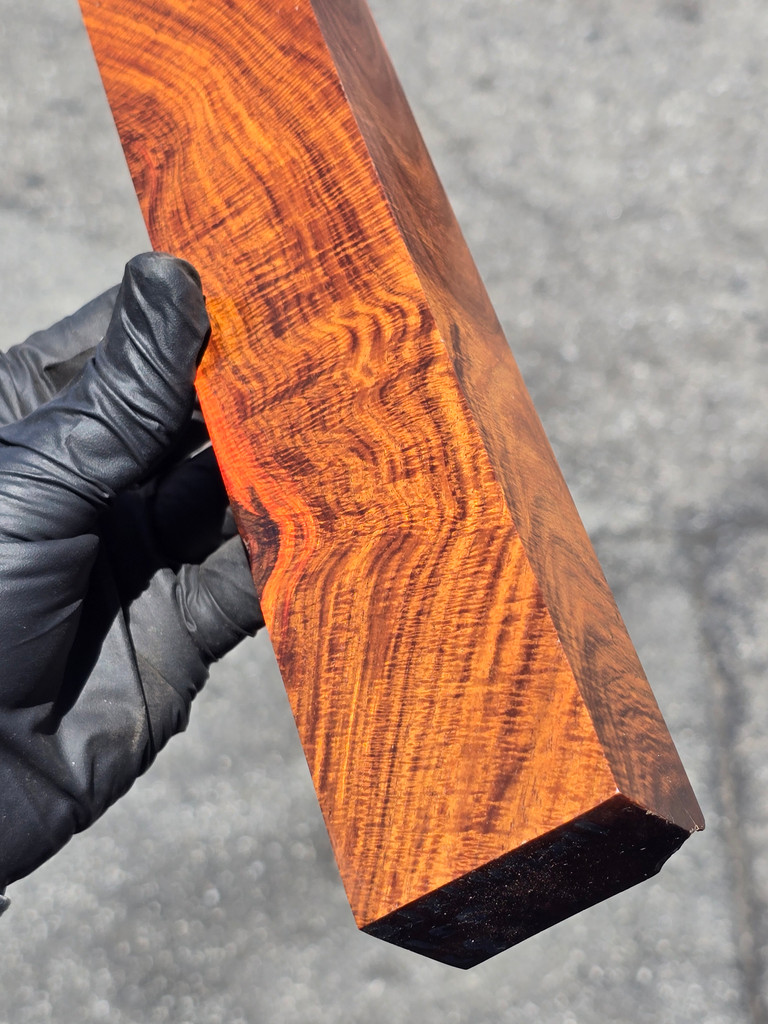 BEST Curly Siam Rosewood 18 (2.1 x 1.45 x 11)