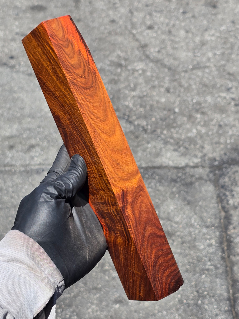 BEST Curly Siam Rosewood 18 (2.1 x 1.45 x 11)