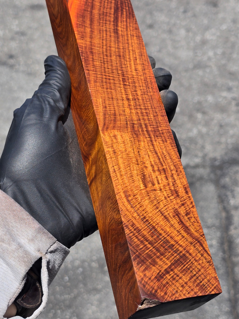 BEST Curly Siam Rosewood 18 (2.1 x 1.45 x 11)