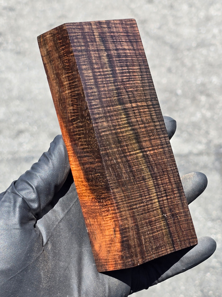 Curly Siam Rosewood 20 (2.5 x 1.15 x 5.9)