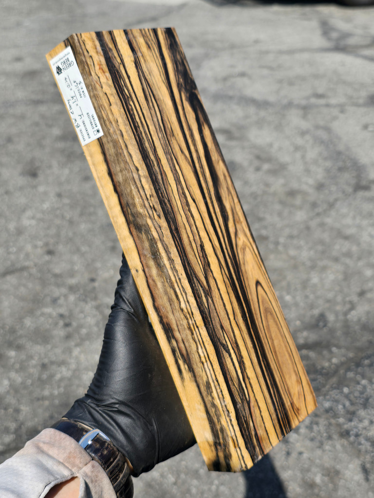 BEST Curly Black And White Ebony 3 (4 x 1.4 x 12.25)