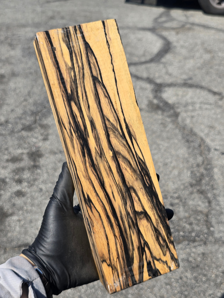 Black and White Ebony 26 (3.65 x 1.8 x 12)