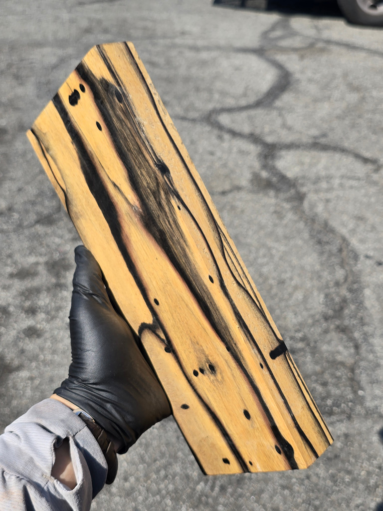 Black and White Ebony 28 (4.45 x 1.35 x 11.75)