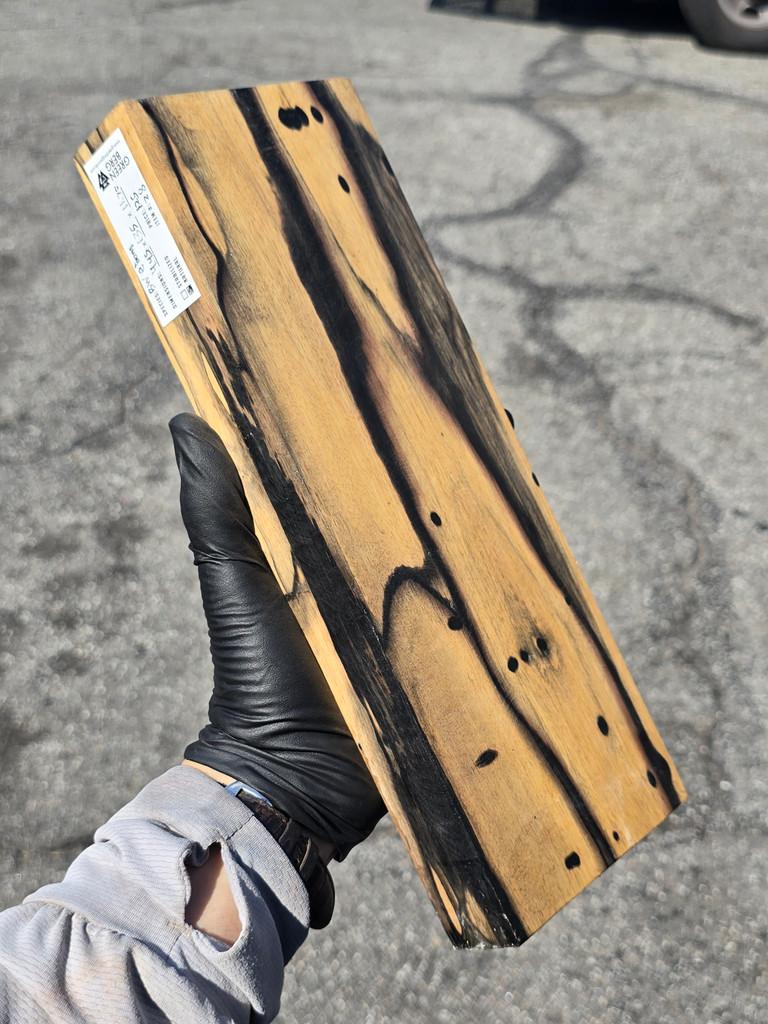 Black and White Ebony 28 (4.45 x 1.35 x 11.75)