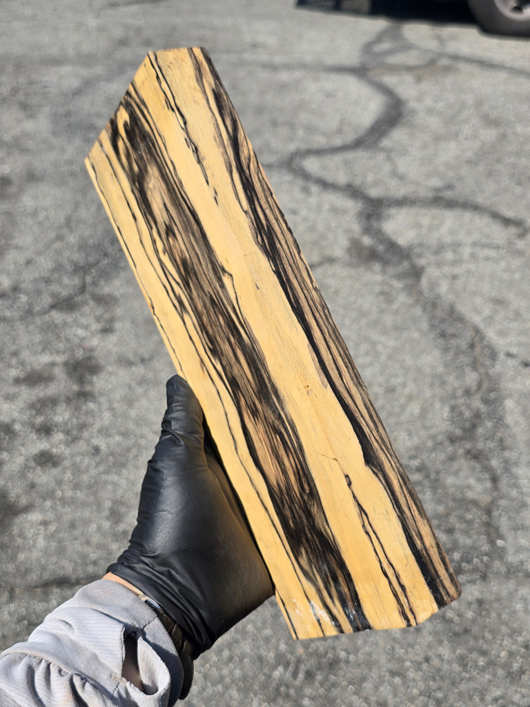 Black and White Ebony 30 (4.25 x 1.45 x 12.3)