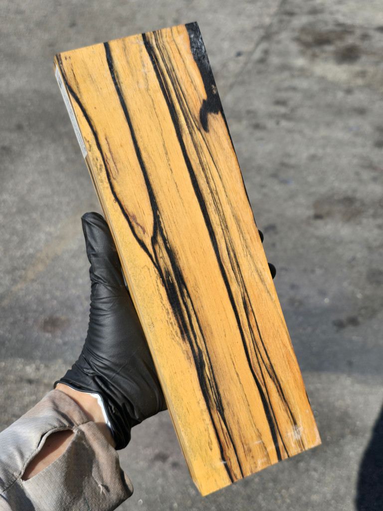 Black and White Ebony 40 (3.85 x 1.4 x 12.4)
