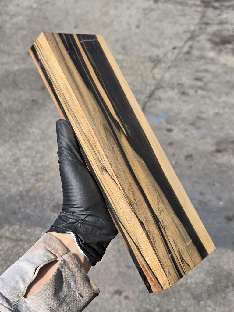 Black and White Ebony 46 (4 x 1.4 x 12.7)