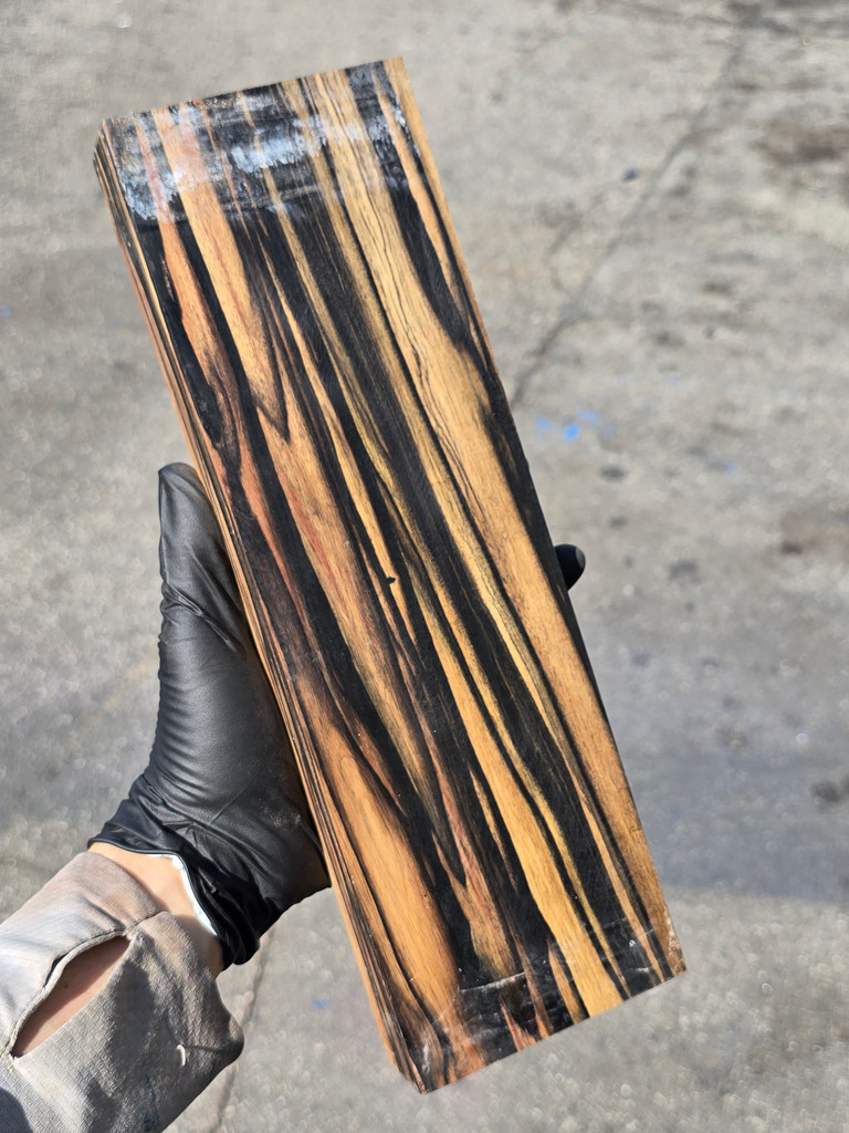 Black and White Ebony 50 (4 x 1.4 x 12.7)