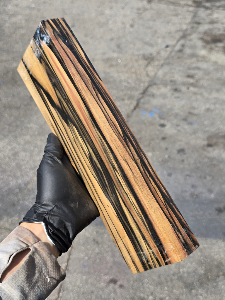 Black and White Ebony 50 (4 x 1.4 x 12.7)