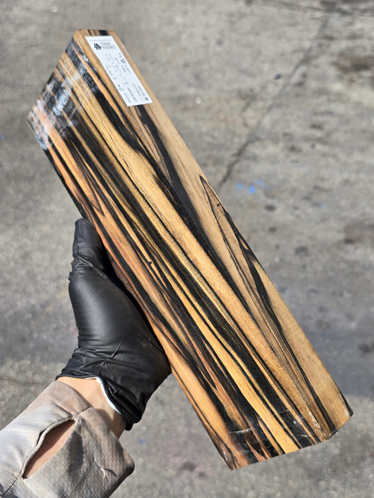 Black and White Ebony 50 (4 x 1.4 x 12.7)