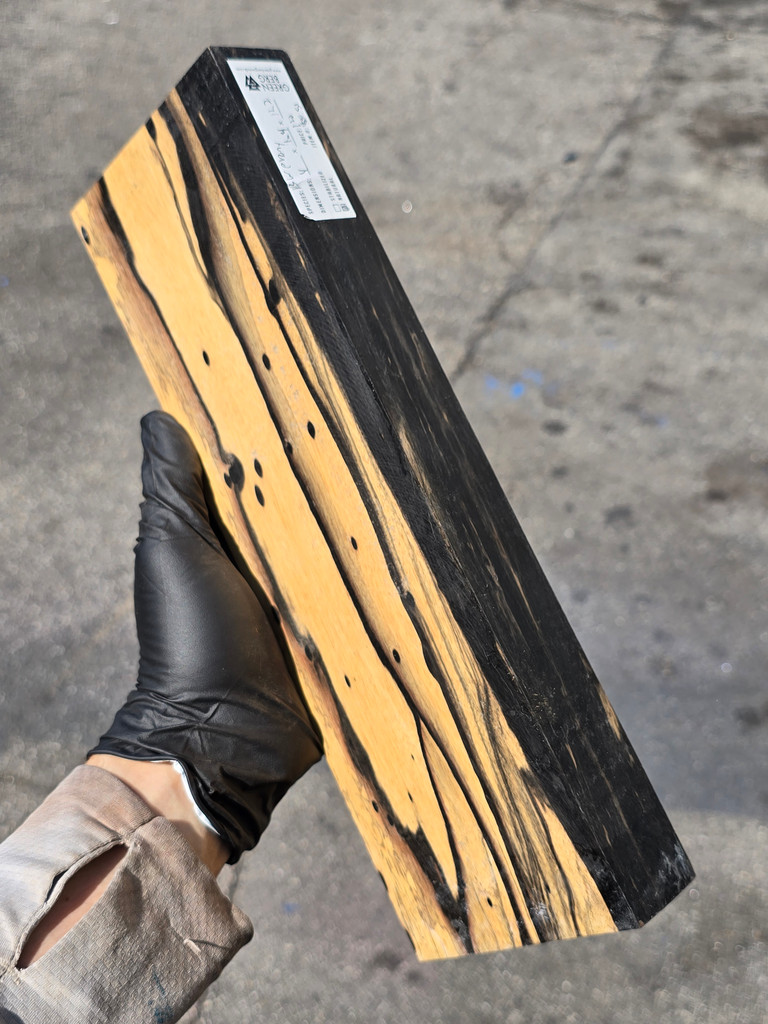 Black and White Ebony 51 (4 x 1.4 x 12.2)