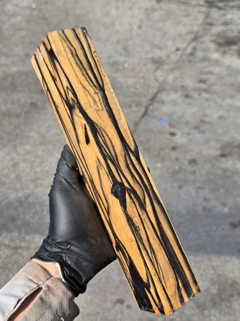 Black and White Ebony 56 (2.3 x 1.85 x 12.2)