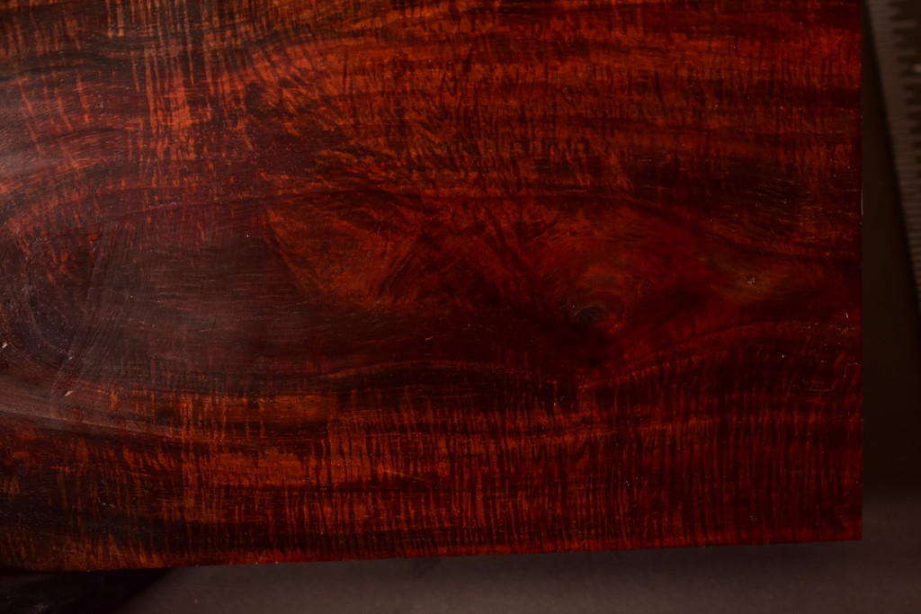 Curly Siam Rosewood 36 (4.4 - 3.8 x 1.1 x 6.35)