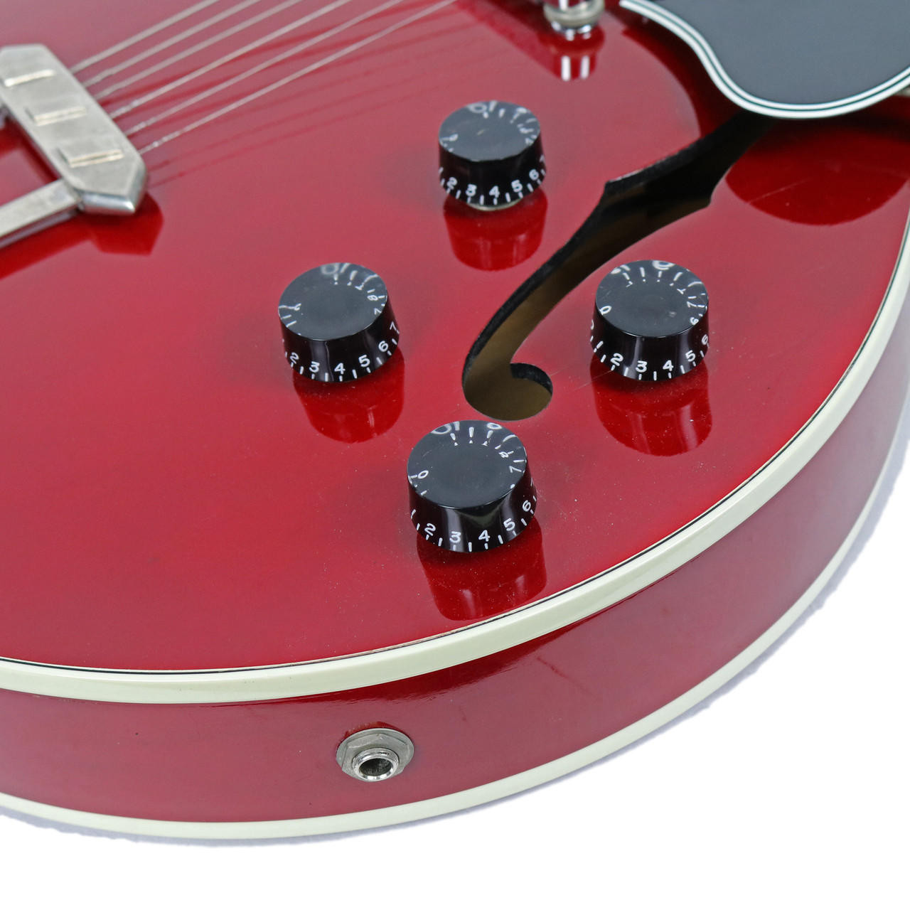 1993 Gibson ES-135 Semi-Hollow Body Electric Guitar Cherry Finish
