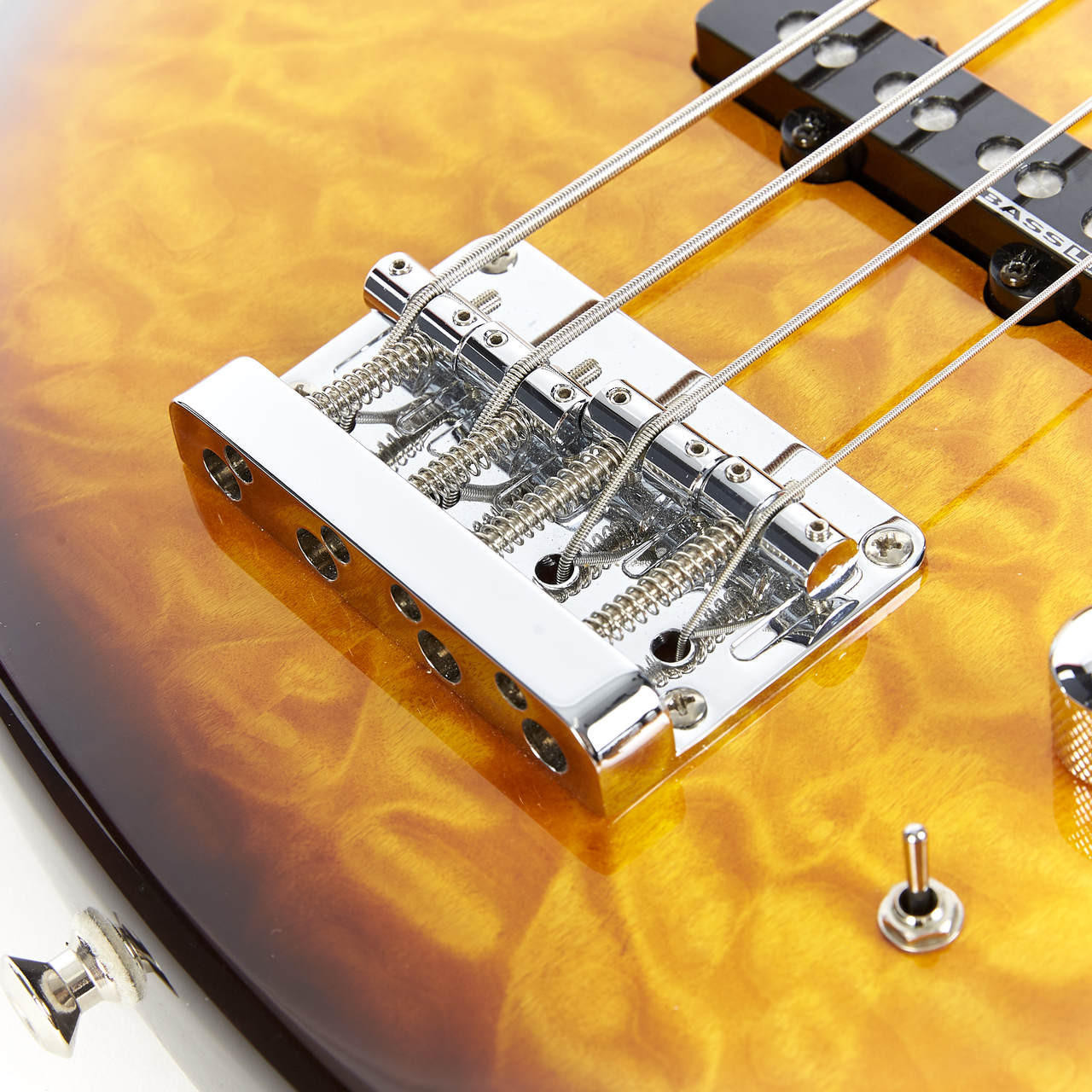 Used Fender Deluxe Jazz Bass 24 Quilt Top Tobacco Sunburst 2005