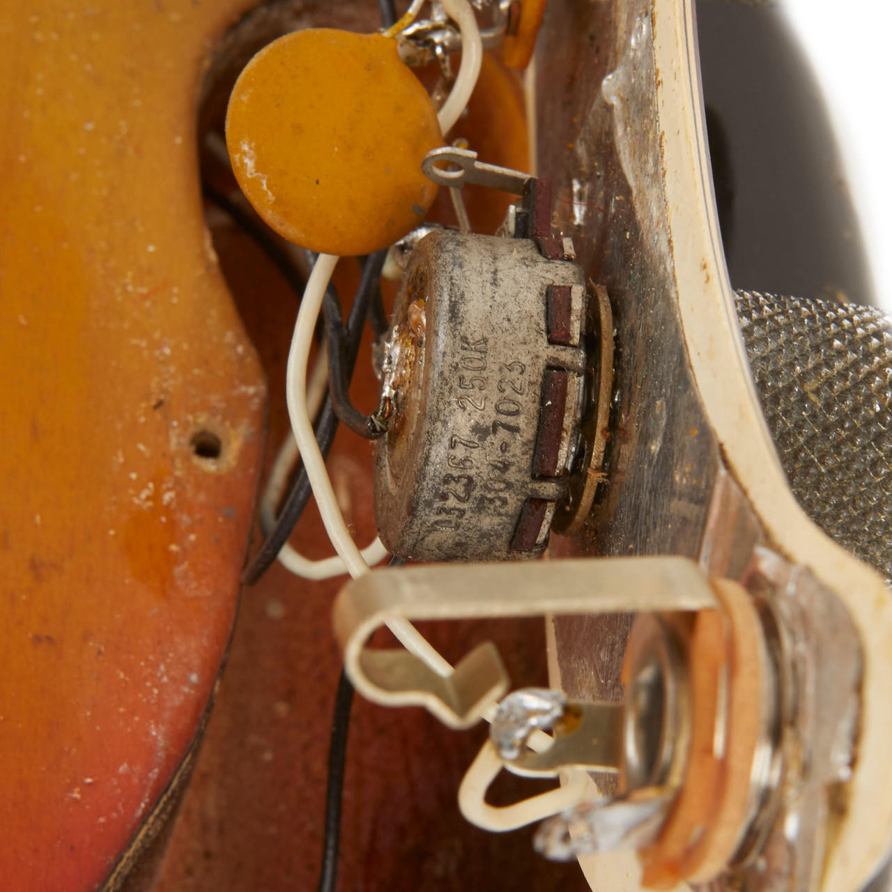 Vintage Fender Precision Bass 1970 - Sunburst | Cream City Music