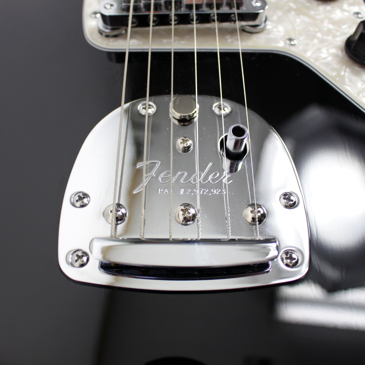 Fender Modern Player Jazzmaster HH Maple Fingerboard Black | Cream