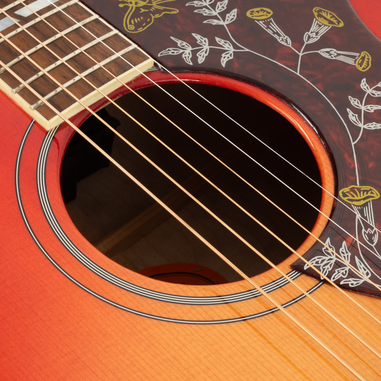 Gibson アコースティックギター Hummingbird 2014年製 Gibson - 2014 Hummingbird Quilted Maple Cherry Sunburst Used