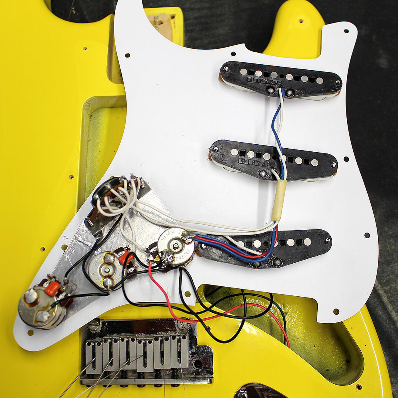 1989 Fender American Standard Stratocaster Electric Guitar Graffiti Yellow