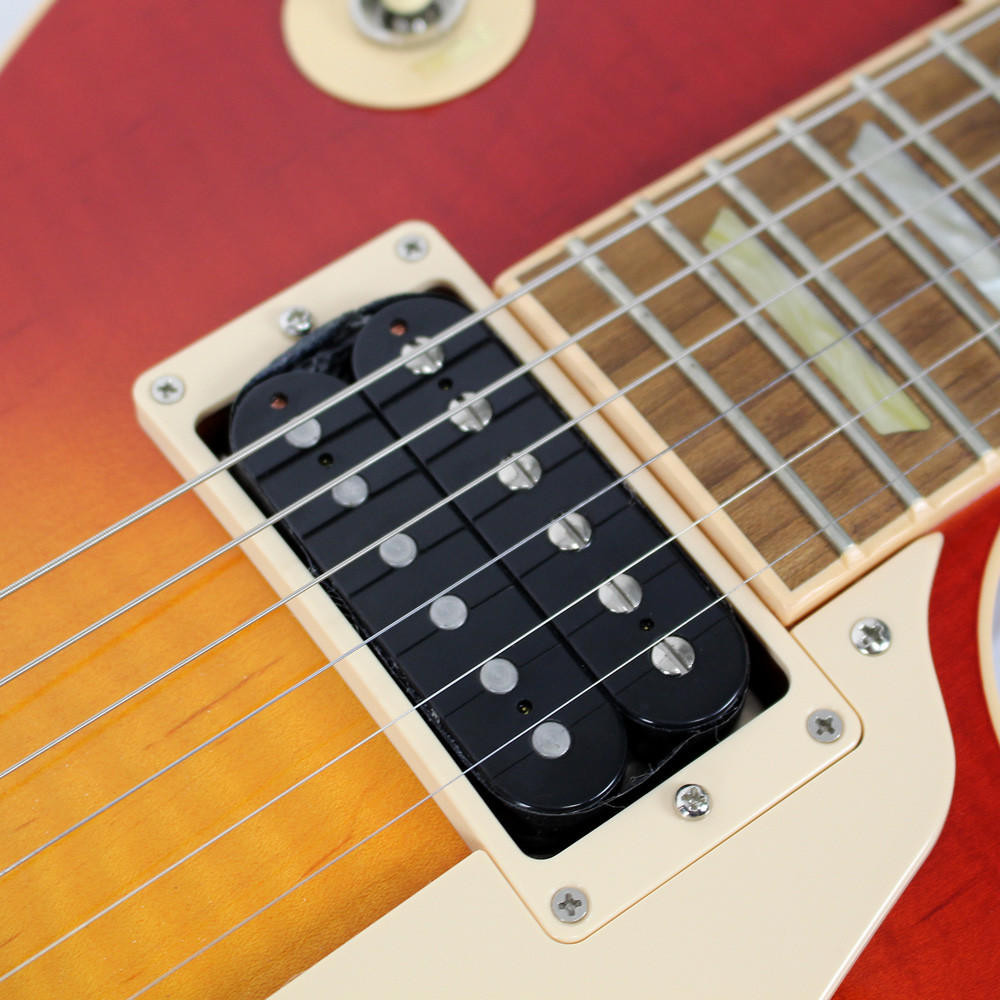 2012 Gibson Les Paul Classic in Heritage Cherry Sunburst | Cream