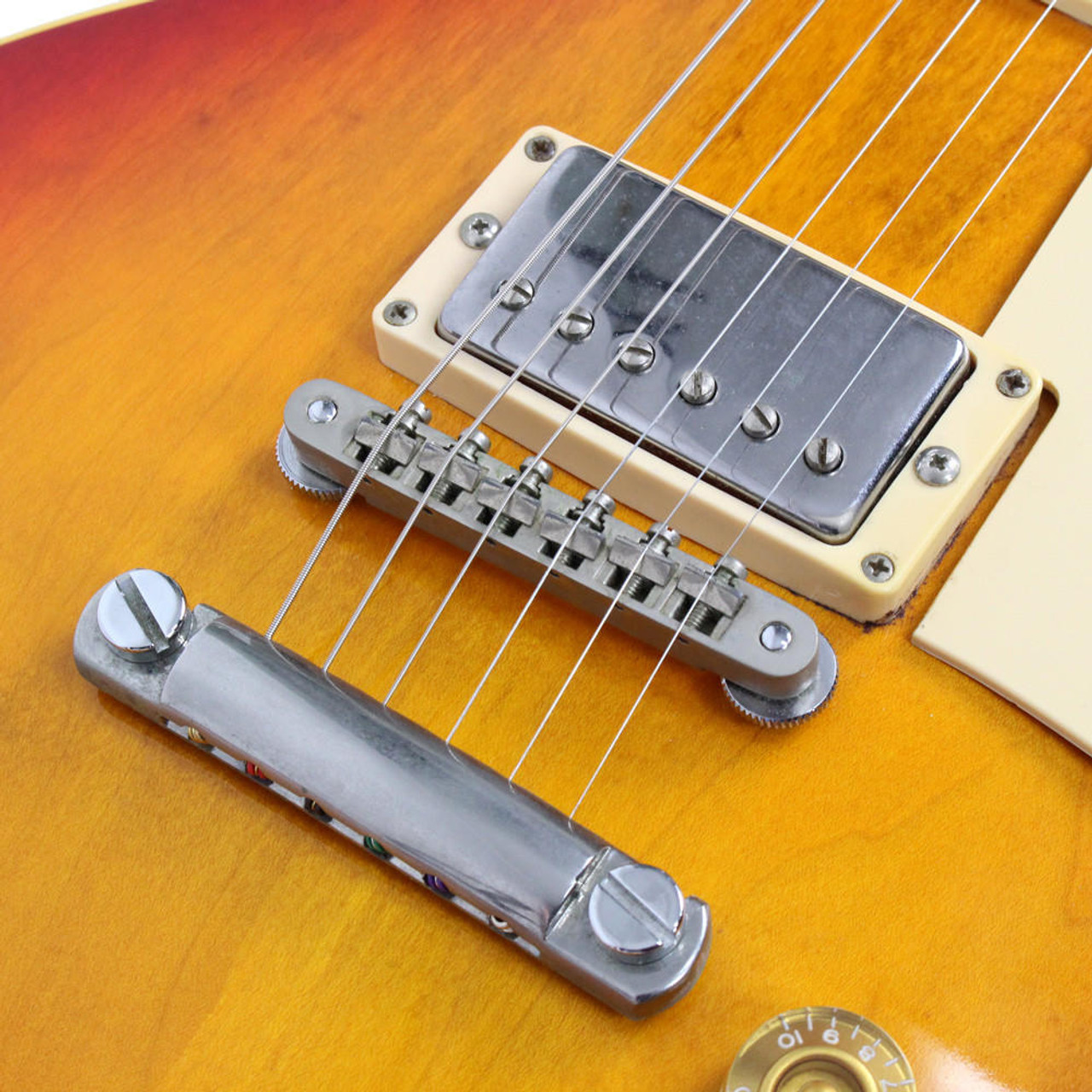 1989 Gibson Les Paul Standard in Cherry Sunburst | Cream