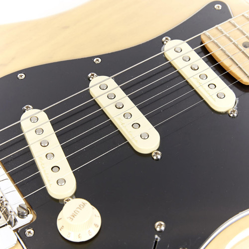 Used Fender Deluxe Stratocaster Maple - Vintage Blonde 2017