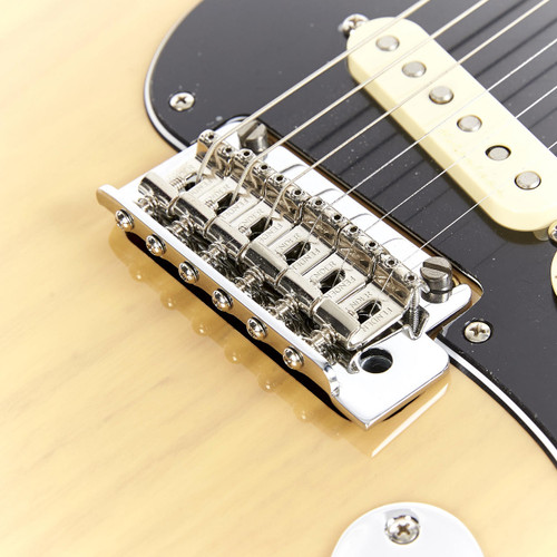 Used Fender Deluxe Stratocaster Maple - Vintage Blonde 2017