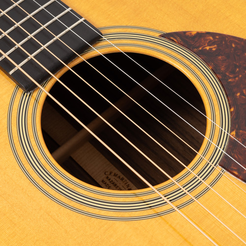 Used Martin OM-28V Natural 2011
