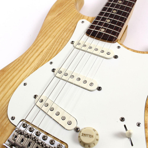 Vintage 1975 Fender Stratocaster Electric Guitar Natural