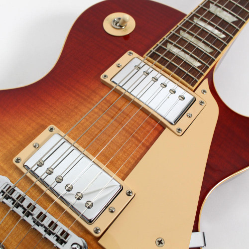 Used 2008 Gibson Les Paul Traditional Plus Electric Guitar in cherry Sunburst