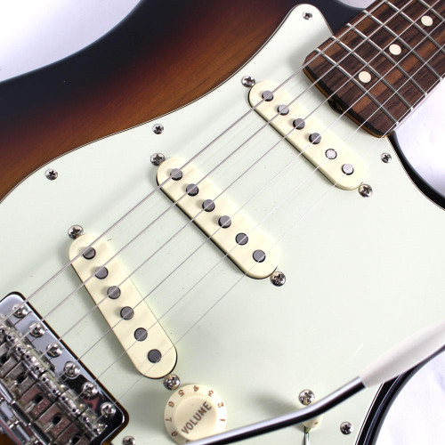 2013 Fender MIM Classic Series 60s Stratocaster Electric Guitar 3-Tone Sunburst