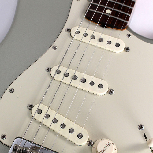 Used Fender MIM Robert Cray Signature Artist Series Stratocaster Electric Guitar Inca Silver