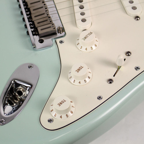 2001 Fender American Series Stratocaster Electric Guitar Daphne Blue