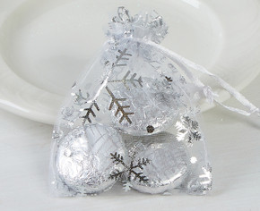 5047 Snowflake Organza Bag with Mint Chocolates