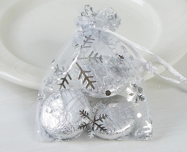 5047 Snowflake Organza Bag with Mint Chocolates