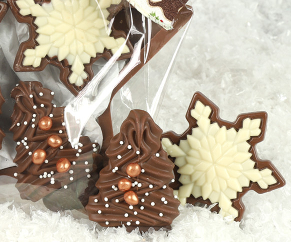 Wreath & Snowflake Luxury Milk Chocolate Star 