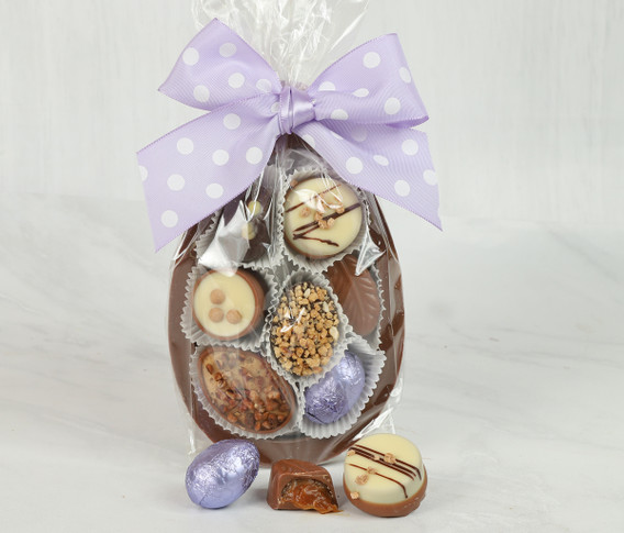 4612 Half Milk Chocolate Easter Egg Shell with 7 Luxury Caramel Chocolates