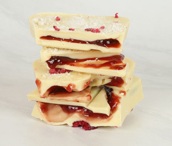 3070 Eton Mess White Chocolate Slab– Raspberry & Meringue Chocolate Bar