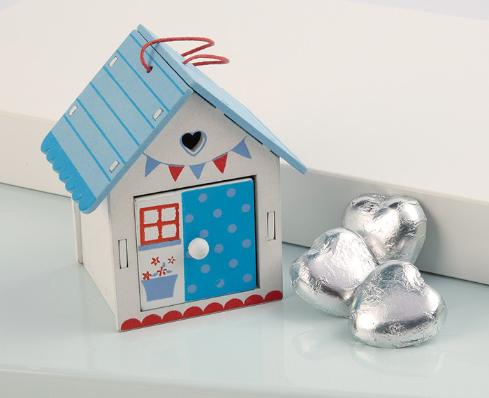 Blue Garden Shed with 3 milk chocolate hearts - table favour 2852 