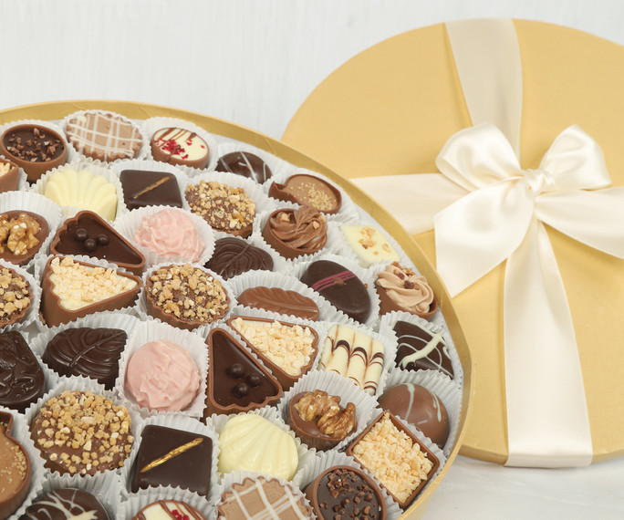 7005 Heavenly Gold Gift Box containing 43 Luxury Chocolates 7005 Heavenly Gold Gift Box containing 43 Luxury Chocolates