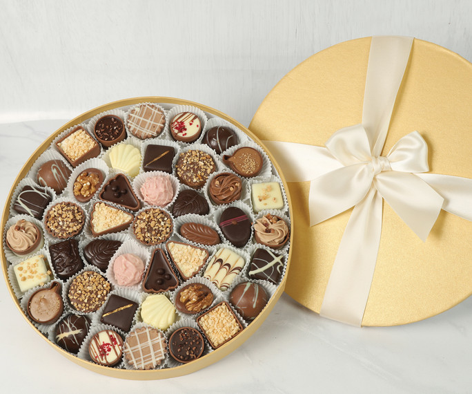 7005 Heavenly Gold Gift Box containing 43 Luxury Chocolates 7005 Heavenly Gold Gift Box containing 43 Luxury Chocolates