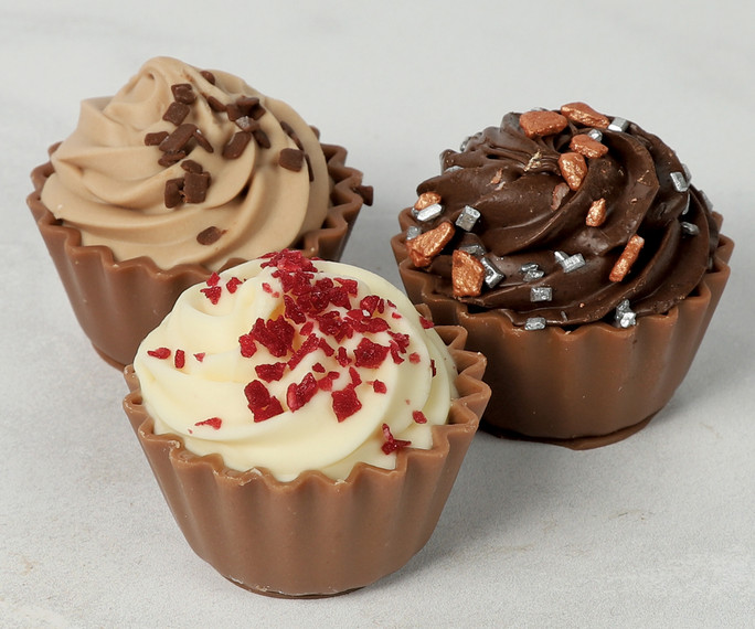 3942 - 16 Cupcake style Chocolates with Pink Ribbon & gift tag 3942 - 16 Cupcake style Chocolates with Pink Ribbon & gift tag