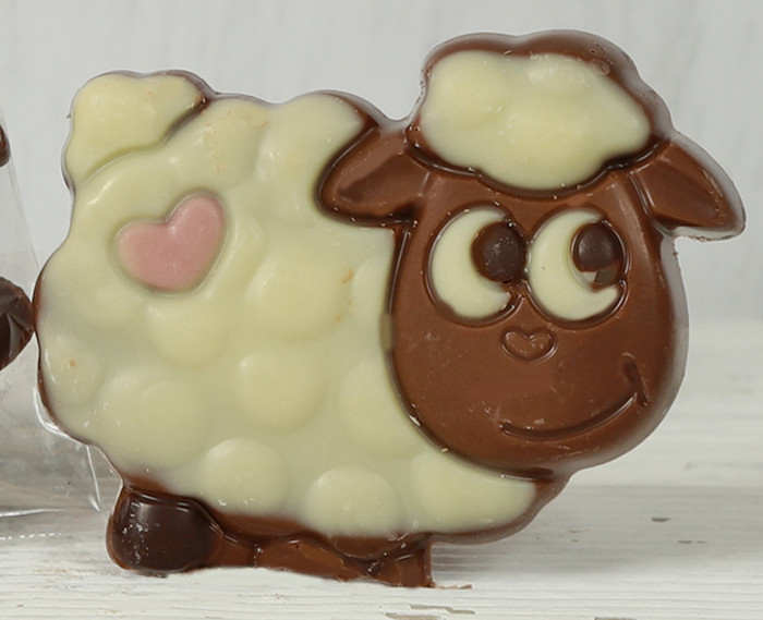 5881 Lizzie Lamb Duo with Milk and White Chocolate Decoration with Pink Ribbon