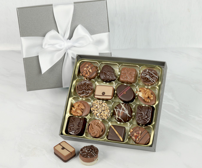 5009 Directors Choice - 16 Luxury Chocolates In A Classic Gift Box 5009 Directors Choice - 16 Luxury Chocolates In A Classic Gift Box